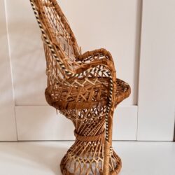 Chaise rotin poupée Emmanuelle – Image 3