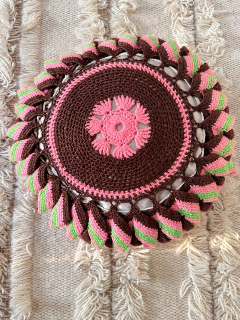 Coussin rond laine crochet vintage – Image 2