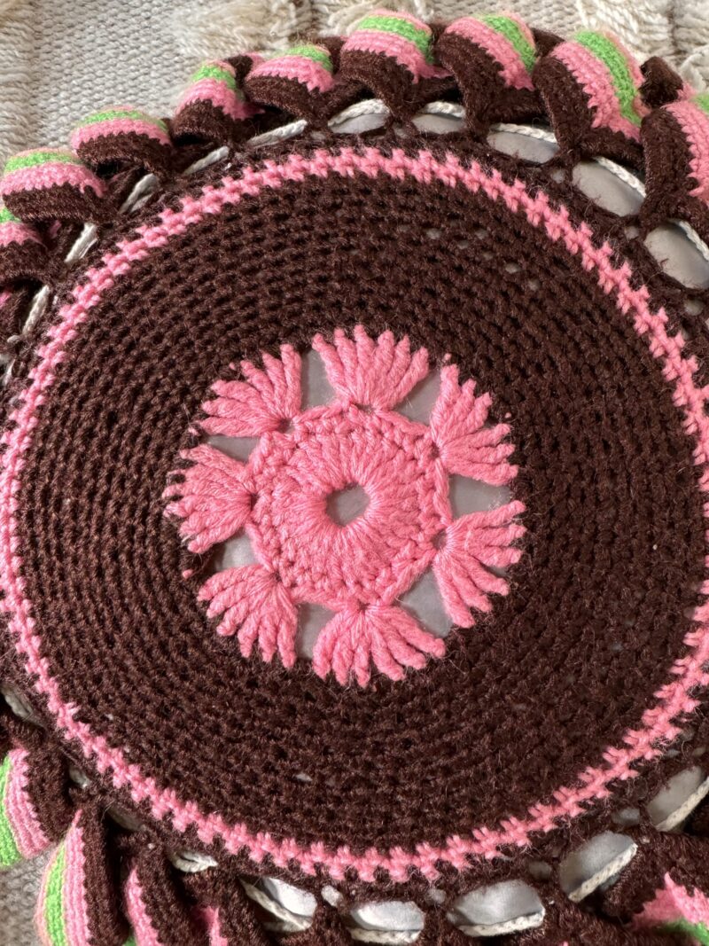 Coussin rond laine crochet vintage – Image 3