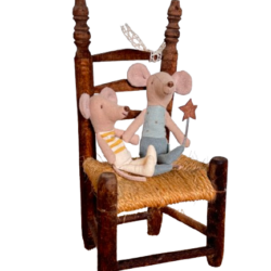 Chaise poupée rustique vintage