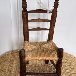 Chaise poupée rustique vintage – Image 2