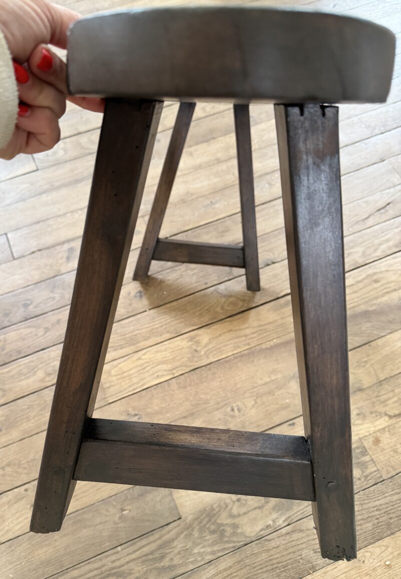 Petit banc de ferme ancien rénové. – Image 5
