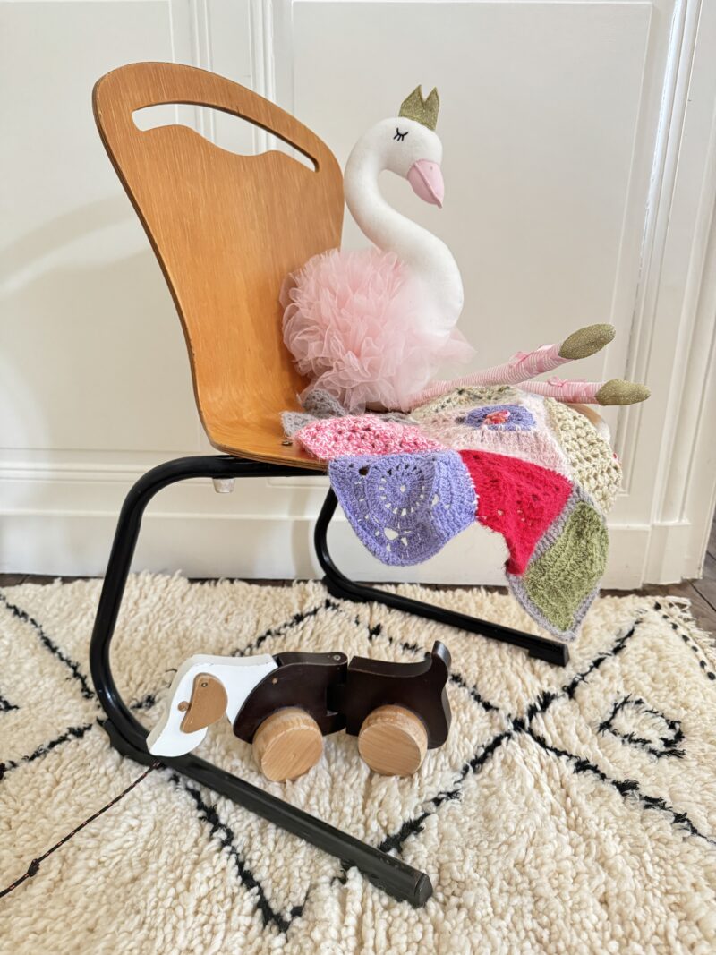 Chaise cantine enfant vintage – Image 6