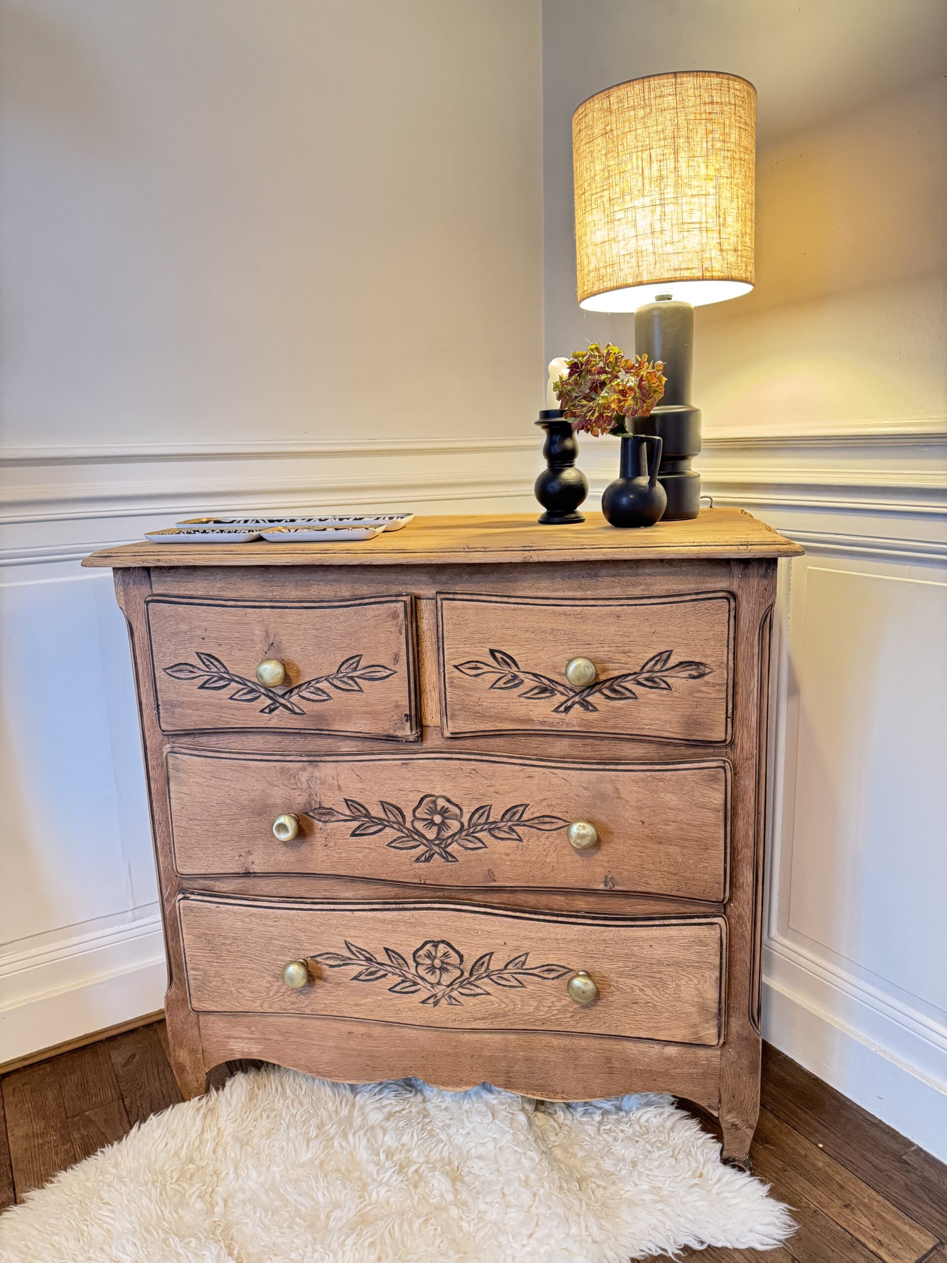 Commode ancienne bois sculpté