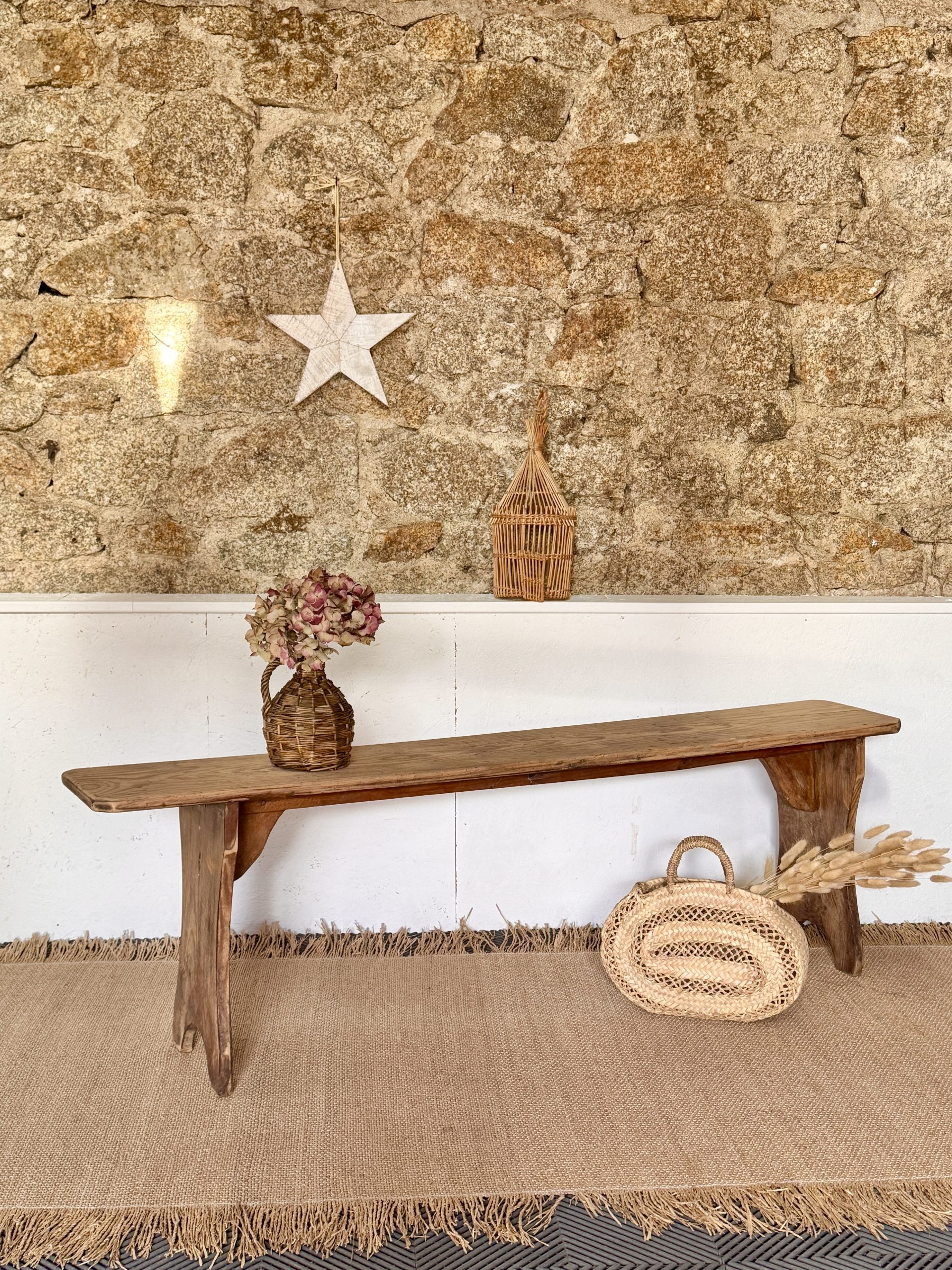 Banc de ferme ancien – Pièce vintage campagne chic en bois patiné